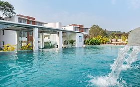 El Arbol By The Blue Kite With Rooftop Pool, Kitchen, Wifi, Security,10 Mins To Candolim Beach & 5 Mins To Casino